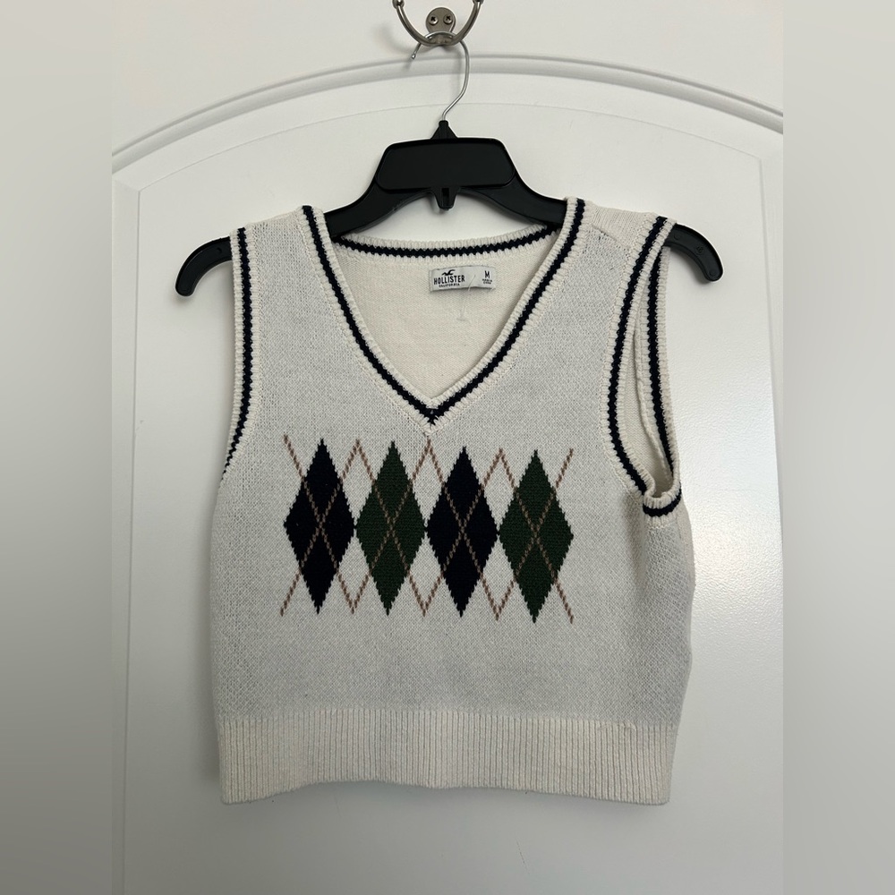Hollister White V-Neck Argyle Sweater Vest with Navy & Green Diamonds